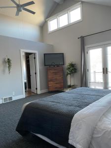 a bedroom with a bed and a flat screen tv at Blue Star Motel in Douglas