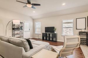 a living room with a couch and a ceiling fan at Serene 3BR Retreat near East Austin in Austin