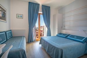 Cama ou camas em um quarto em Hotel Sardi