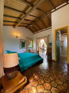 a bedroom with a green bed in a room at Pousada Vila Serrano in Lençóis