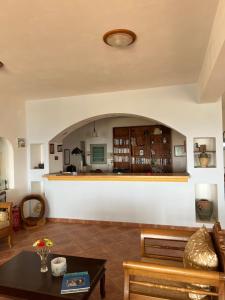 Lounge nebo bar v ubytování ΞΕΝΟΔΟΧΕΙΟ ΑΚΡΩΤΗΡΙ
