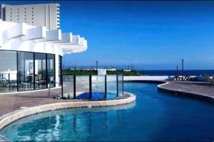 una piscina frente a un edificio en Calafia, Oceanview Condo Resort in Rosarito., en Rosarito