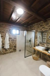 O baie la Apedeceo Belesar Villa, Ribeira Sacra, Galicia +45 fotografii