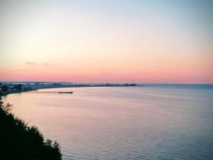 a view of the ocean at sunset at Do Morza 1 in Mechelinki