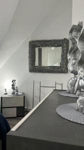 a room with a table with a mirror on the wall at Casa vacanze Europa in Leonforte