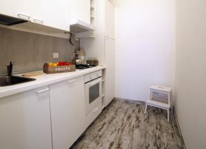 O bucătărie sau chicinetă la Appartamenti di charme Ortigia Marilini Dulini