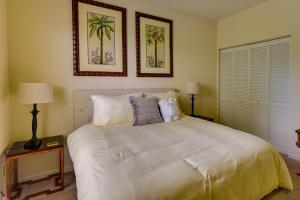 a bedroom with a large white bed with two lamps at Mount Pleasant Condo with Pool and Bikes Near Beach! in Charleston +22 photos