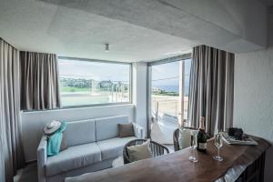 Posezení v ubytování King's & Queen's Afitos - Suites With Private Pool
