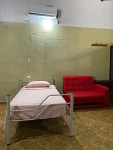 Postel nebo postele na pokoji v ubytování Mauras Tropical Mini Hostel & Tours