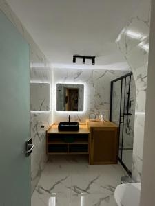 Koupelna v ubytování Apartamento-Duplex de lujo en Marbella, Dunas de Artola