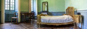 a bedroom with a bed and a mirror on the wall at Le Domaine de Langlardie in Soudat