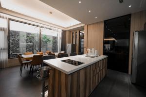 a kitchen and dining room with a counter and a table at 伊莉莎白甜夜 in Magong