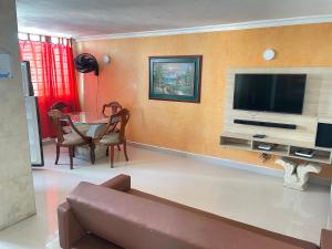 TV a/nebo společenská místnost v ubytování Alojamientos Cartagena Edificio Los Delfines