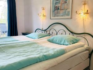 Postel nebo postele na pokoji v ubytování Holiday home KLÄSSBOL II