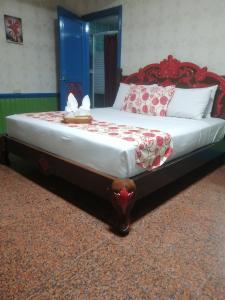 Letto o letti in una camera di Sang Yoo Mountain View Tagaytay Bed and Breakfast - Taal Lake View
