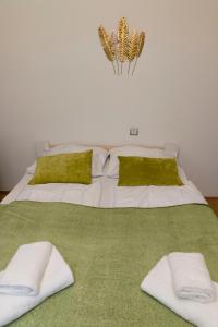 Postel nebo postele na pokoji v ubytování Dream Getaway Apartment with Jacuzzi and Pool