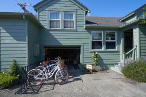 a group of bikes parked outside of a house at The Drifthaven at Gearhart in Gearhart