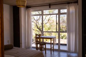 Ένα ή περισσότερα κρεβάτια σε δωμάτιο στο Spacious artsy home with fast WiFi