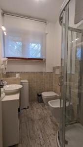 a bathroom with two toilets and two sinks and a shower at Splash House in Tirrenia
