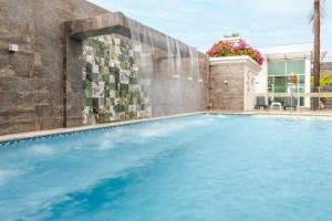 Basen w obiekcie Hotel Manantial Melgar lub w pobliżu