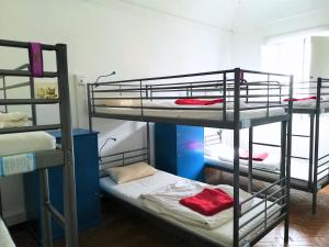 Postel nebo postele na pokoji v ubytování Old Évora Hostel