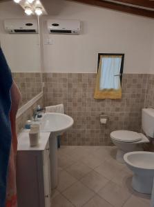 a bathroom with a sink and a toilet at Casavacanzepisa in San Giuliano Terme