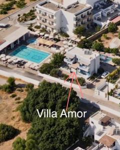 une vue aérienne sur une villa amor dans l'établissement Villa Amor, à Pefki