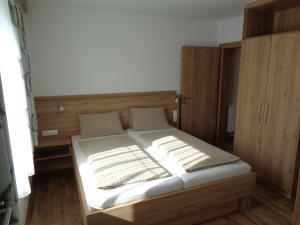 Letto o letti in una camera di Haus Alpenfriede