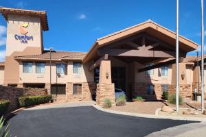 a front view of a hotel with a driveway at Comfort Inn Benson near Kartchner Caverns in Benson