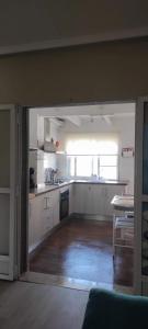 Kuchnia lub aneks kuchenny w obiekcie ZEUS BEACH Apartament