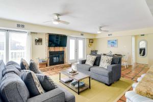 Gallery image of Surfside Beach Home with Deck, Views and Beach Access! in Surfside Beach