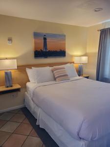 a bedroom with a large bed and a lighthouse at Sunny Cove Motel in Santa Cruz