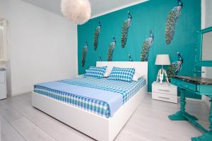 a bedroom with a bed and a blue wall at Holiday house with WiFi Sali, Dugi otok - 17797 in Sali