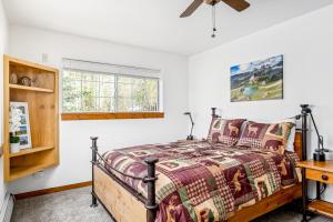 Postel nebo postele na pokoji v ubytování Northstar 1 - Mountain View Corner Retreat