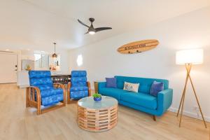 Χώρος καθιστικού στο Ocean View Condo - at Magic Sands Beach