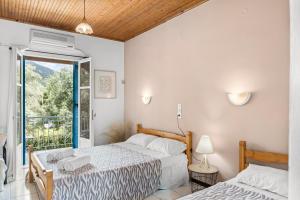 Postel nebo postele na pokoji v ubytování Oceanis Rooms