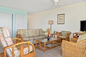 Gallery image of Step Into the Ocean from your Lanai @ Kona Reef D-8 in Kailua-Kona