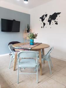 a dining room table and chairs with a map on the wall at Departamento Jardín Malbec!! in Ciudad Lujan de Cuyo