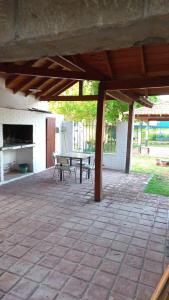 a patio with a table and chairs on it at Cabañas Tres Ríos Vacacional in Villa Cura Brochero