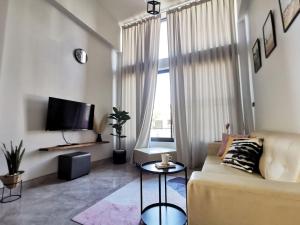 TV a/nebo společenská místnost v ubytování Easy Cozy Home