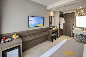 TV a/nebo společenská místnost v ubytování Ivy Hotel Nha Trang