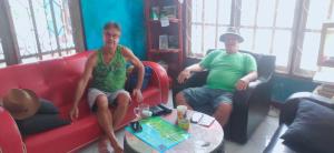 Uma área de estar em Casa Minha Backpackers Hostel
