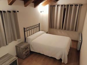 מיטה או מיטות בחדר ב-Rural Berrós
