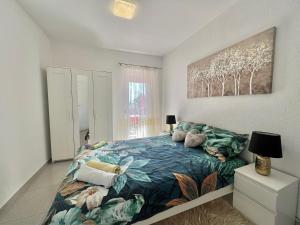 a bedroom with a bed and a painting on the wall at Apartmani Ana in Dramalj