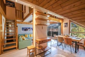 a tiny house with a dining room and a loft at Bel appartement entier en style Chalet à Chamonix in Chamonix
