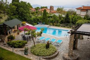 an outdoor swimming pool with chairs and a table and sidx sidx sidx at Iris Villa with Swimming Pool in Áno Lekhónia