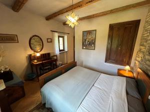 Posteľ alebo postele v izbe v ubytovaní Villa Cavaienti Città di Castello Umbria Agriturismo nel verde