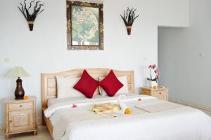 Alam Bali Beach Resort客房内的一张或多张床位