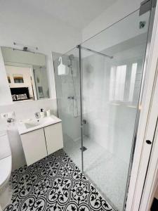a bathroom with a glass shower and a sink at Casa Las 4 Esquinas by Casas con Encanto in Medina Sidonia