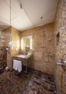 a bathroom with a shower and a sink at Makkah Al Aziziah in Makkah